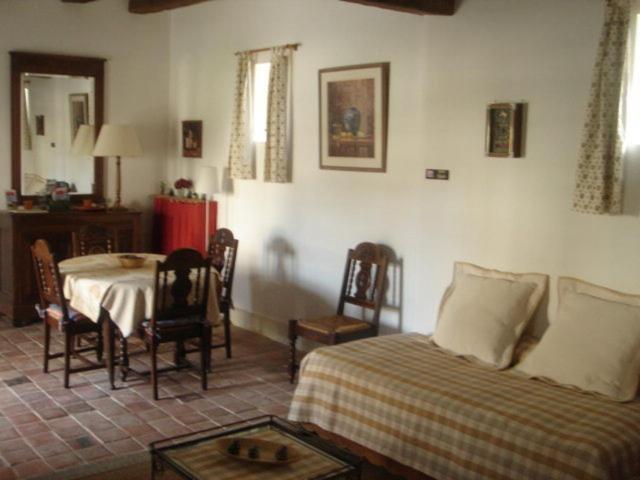 洛什Manoir De La Rousselliere公寓式酒店 外观 照片